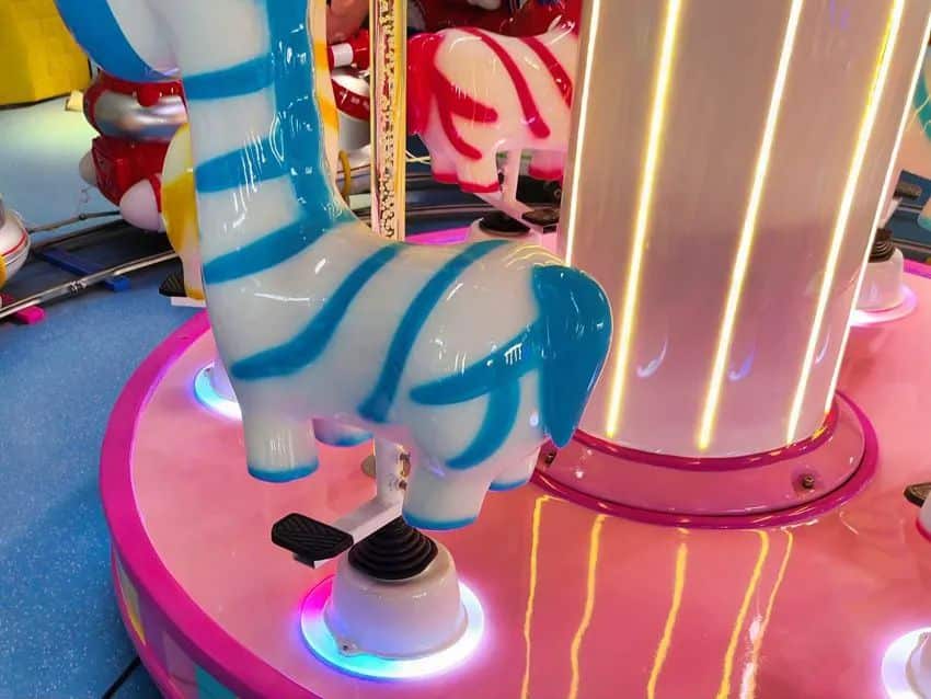 Manège de dessins animés à 6 places