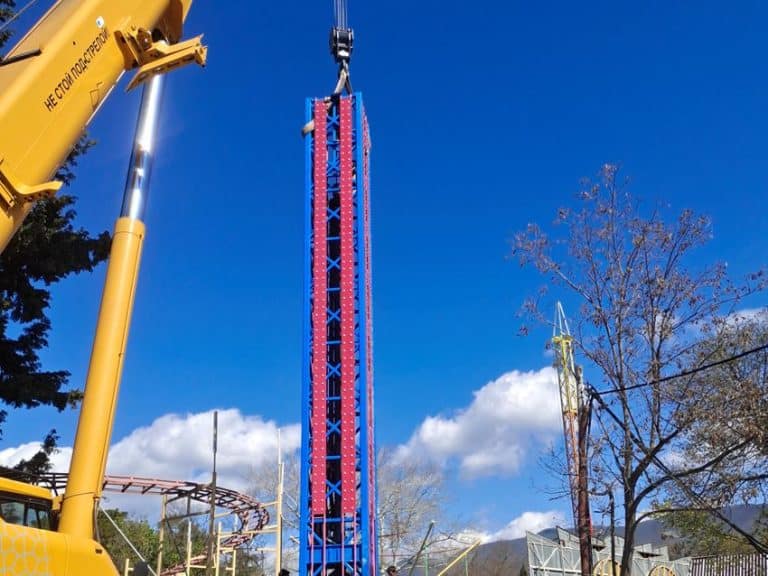 Wahana Menara Jatuhkan Mahkota 36m